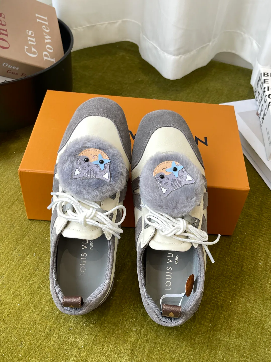 Women's Sneakers LOUIS VUITTON 18121034
