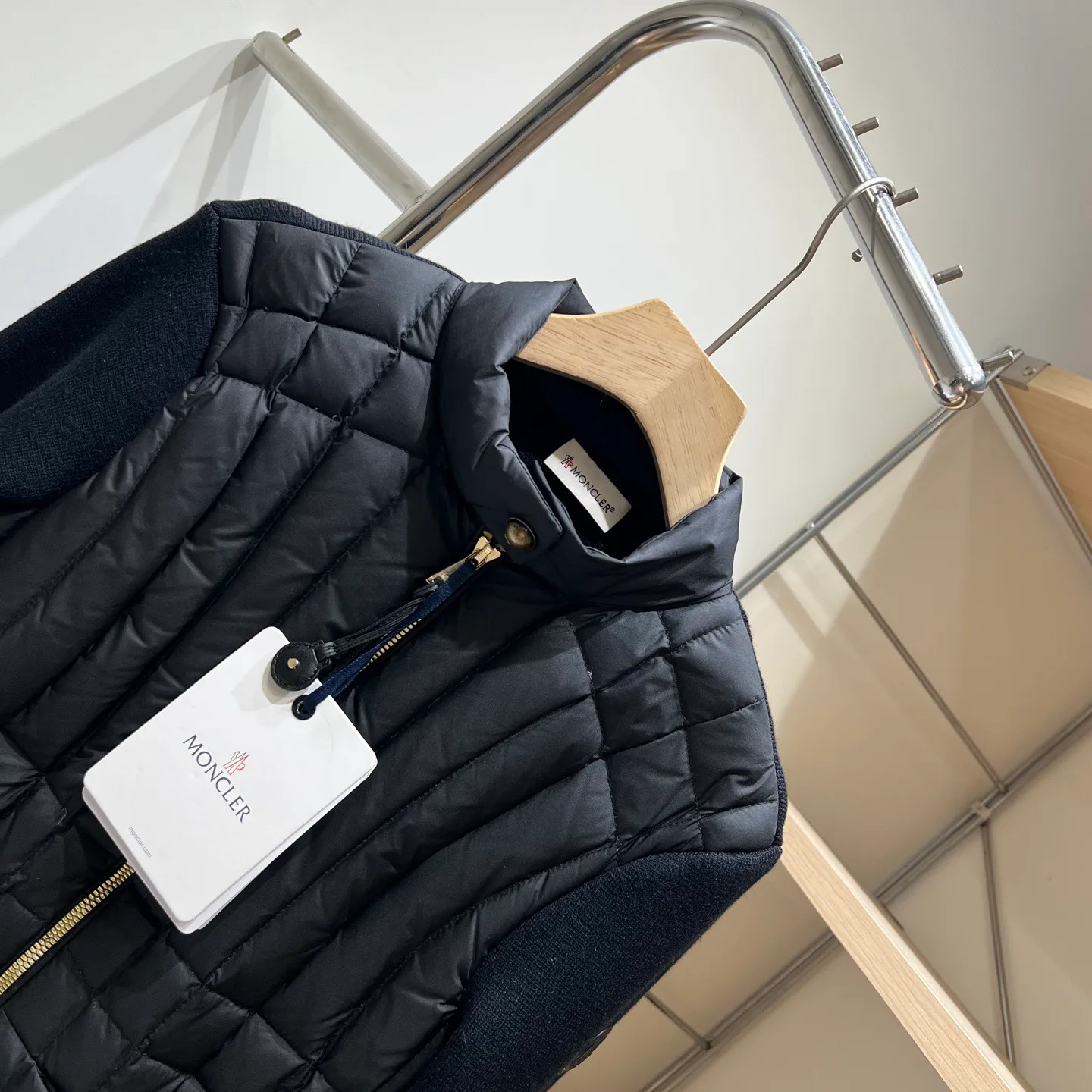 Women's Jackets And Down Jackets MONCLER 18174917
