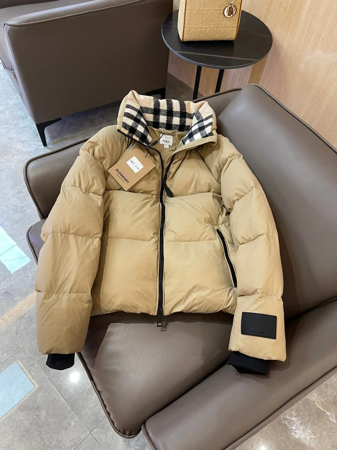 Women's Jackets And Down Jackets BURBERRY 17819234