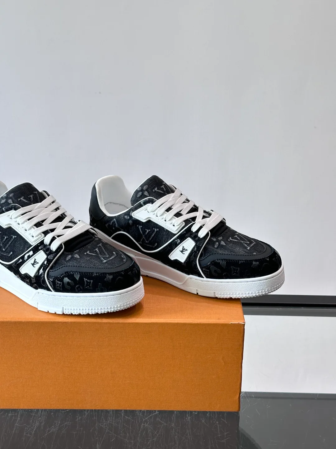 Men's Sneakers LOUIS VUITTON 17466869