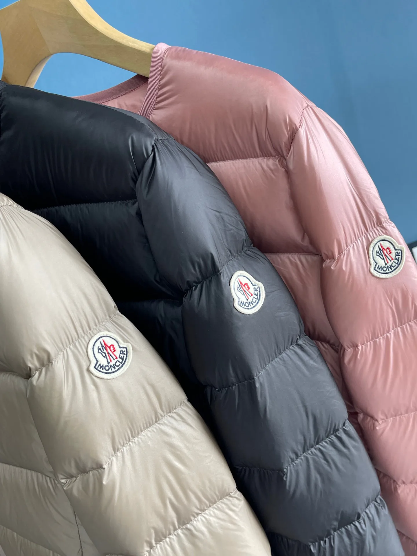 Women's Jackets And Down Jackets MONCLER 18188927