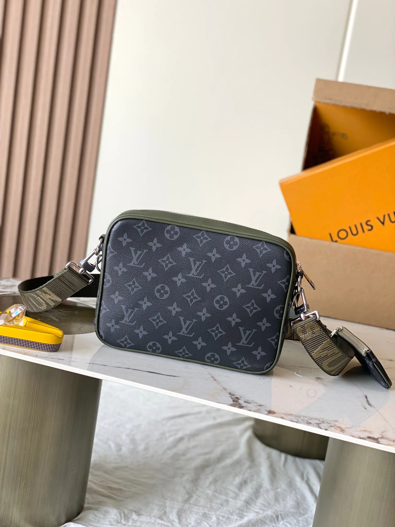 Women's Shoulder Bags LOUIS VUITTON 18521068