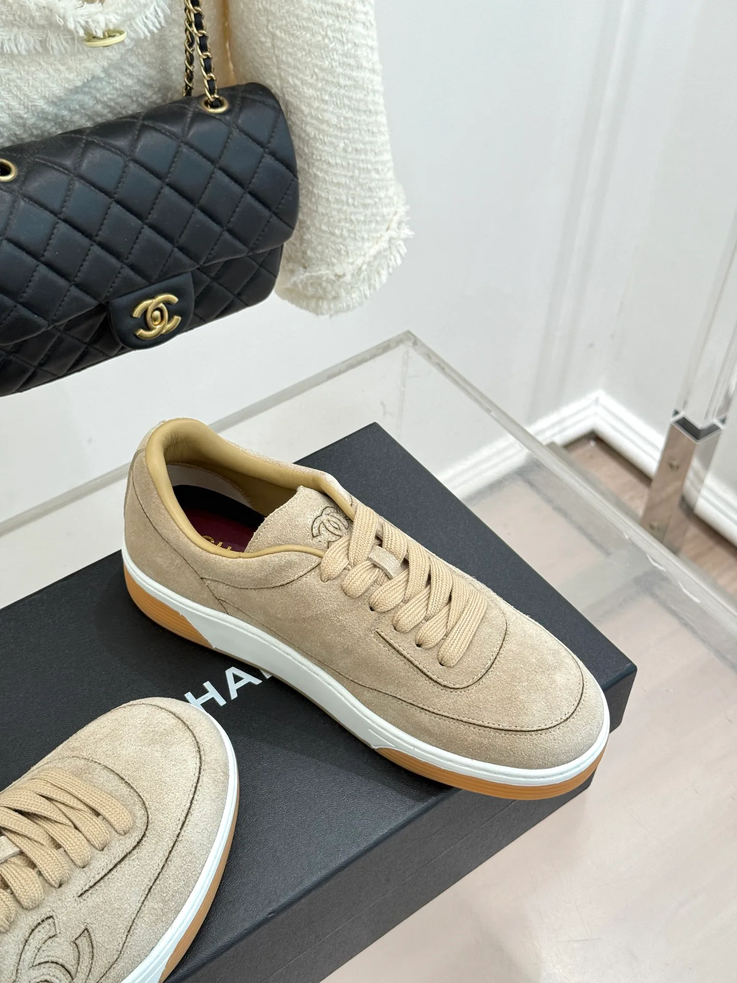 Women's Sneakers CHANEL 18154786