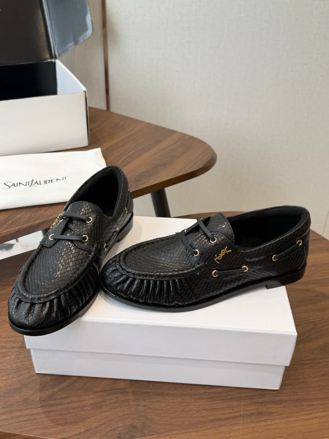 Women's Loafers And Moccasins SAINT LAURENT 18304212