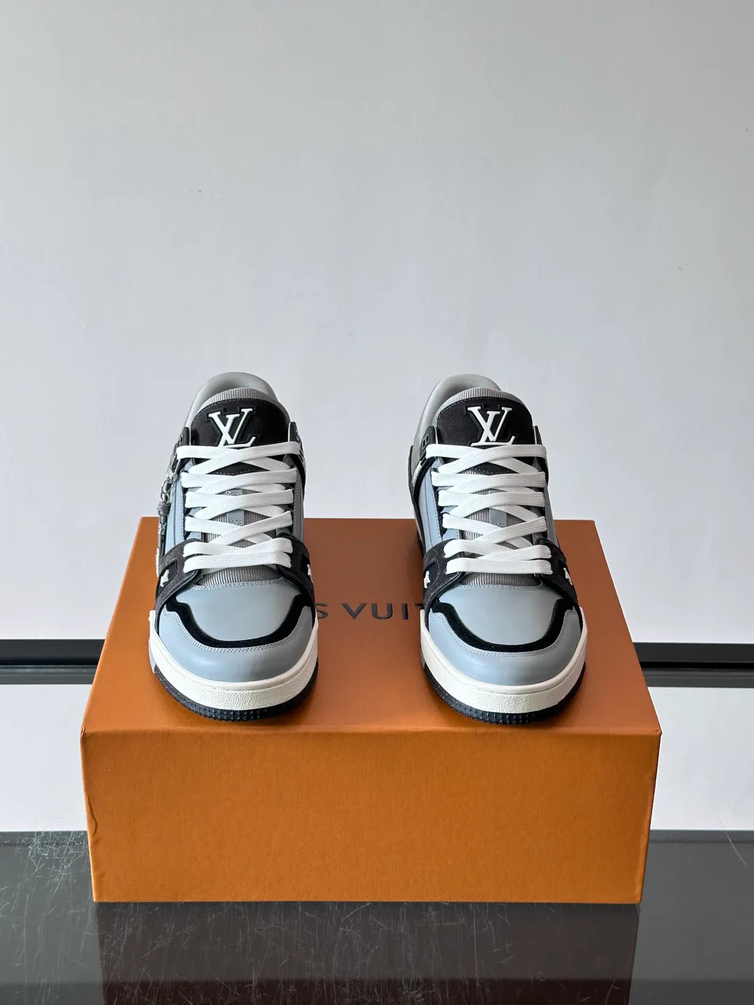 Women's Sneakers LOUIS VUITTON 17914079