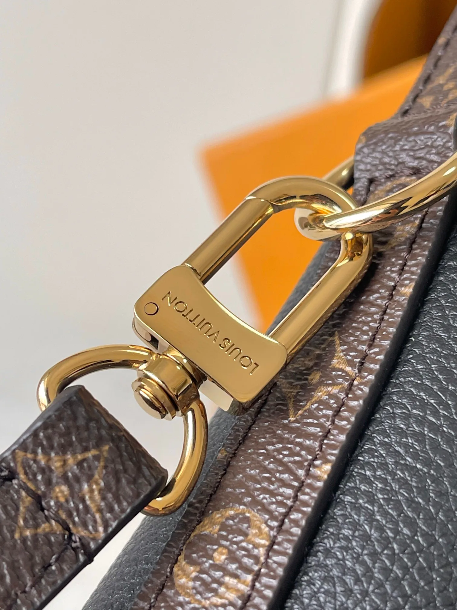 Women's Classic Handbags LOUIS VUITTON 18521046