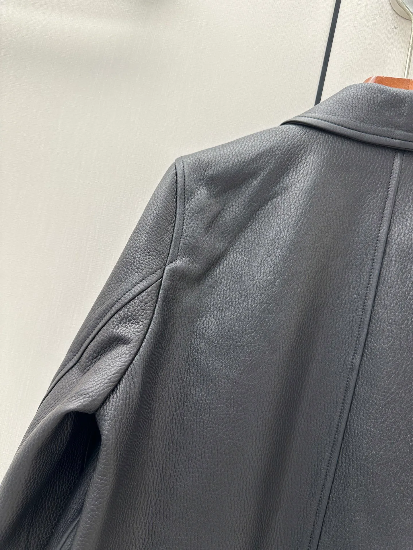 Women's Leather Jackets And Sheepskin Coats HERMES 17500813