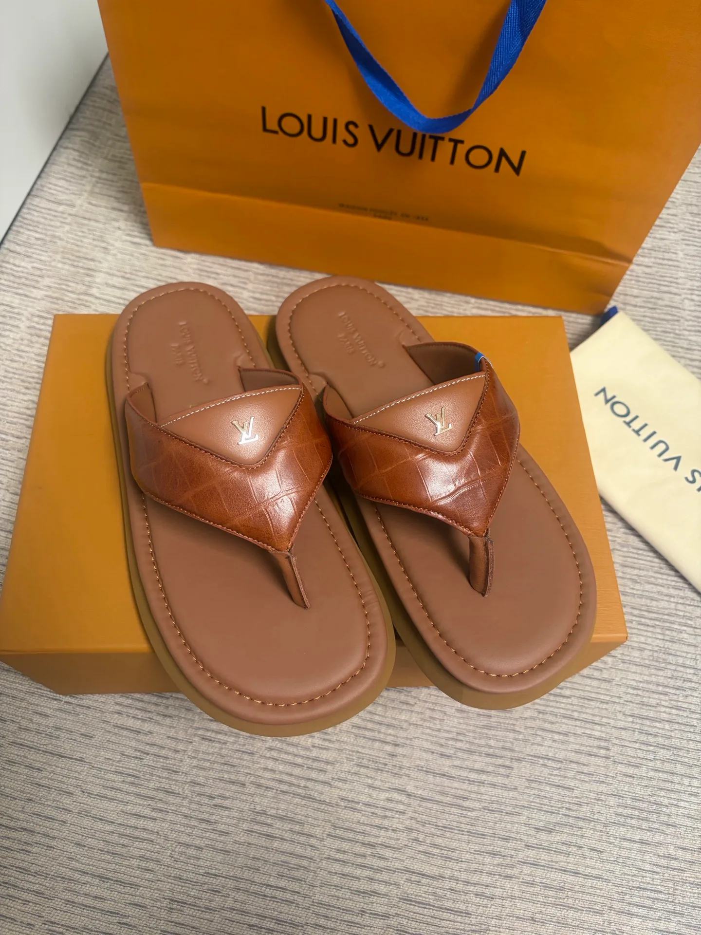 Men's Flip-Flops LOUIS VUITTON 17530573
