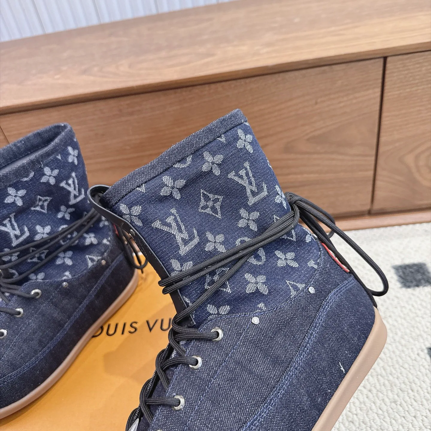 Кроссовки Женские Louis Vuitton 18613789