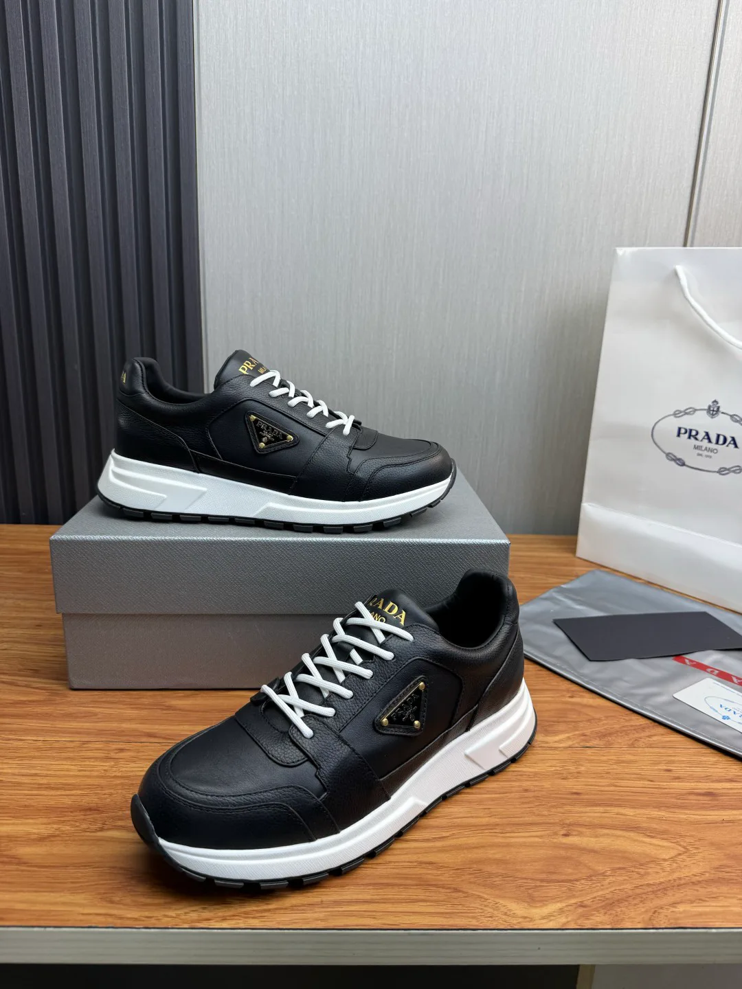 Men's Sneakers PRADA 18418641