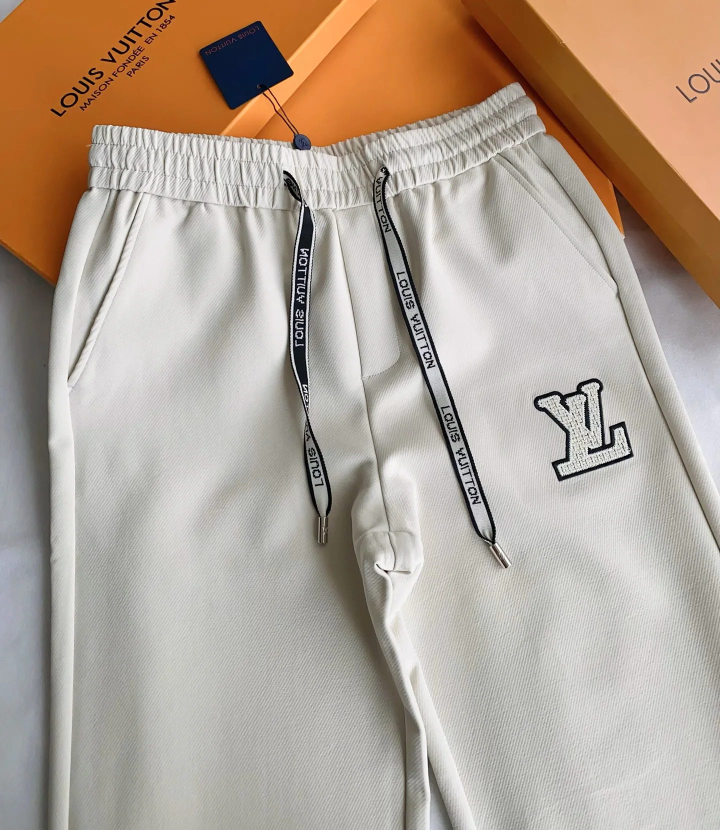 Men's Trousers LOUIS VUITTON 18469101