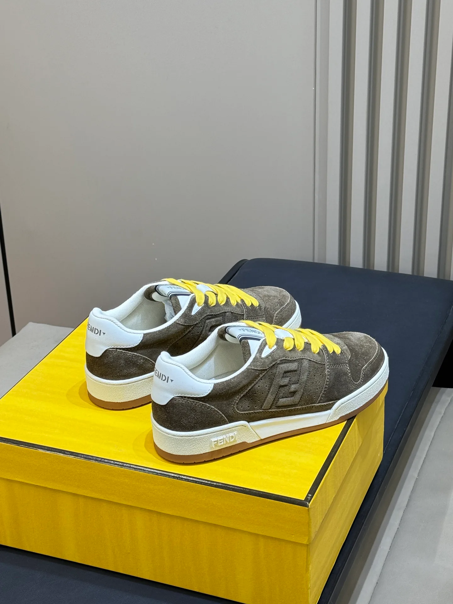 Women's Sneakers FENDI 18073185