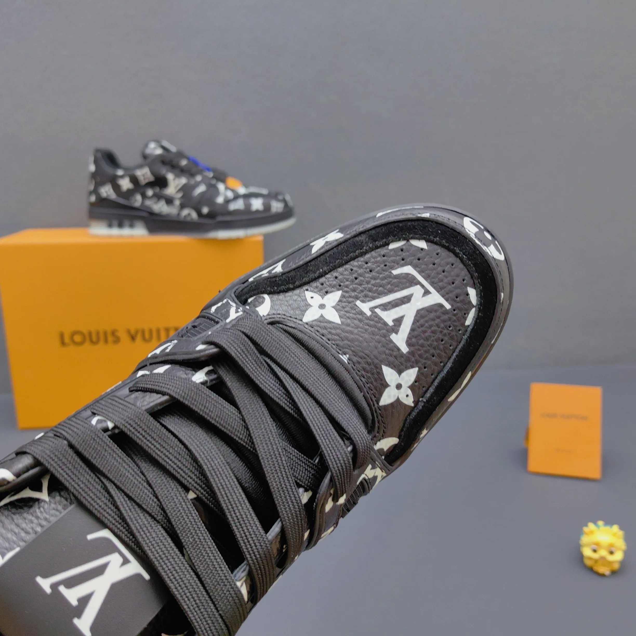 Women's Sneakers LOUIS VUITTON 17725114
