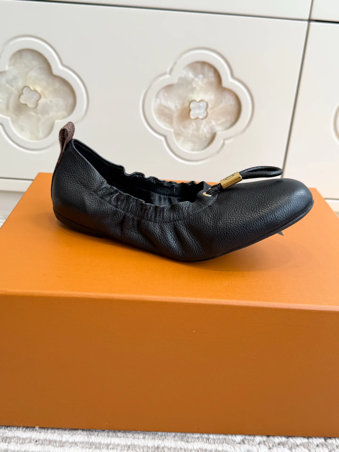 Women's Ballet Flats LOUIS VUITTON 18414276