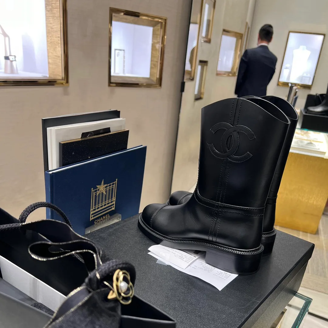 Women's Boots CHANEL 18199001