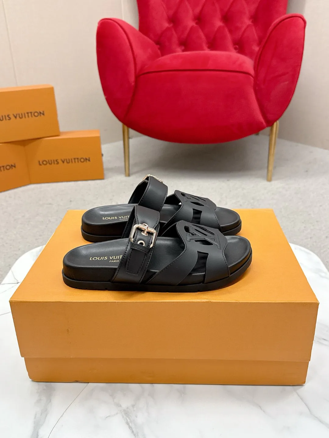 Women's Flip-Flops LOUIS VUITTON 18235689