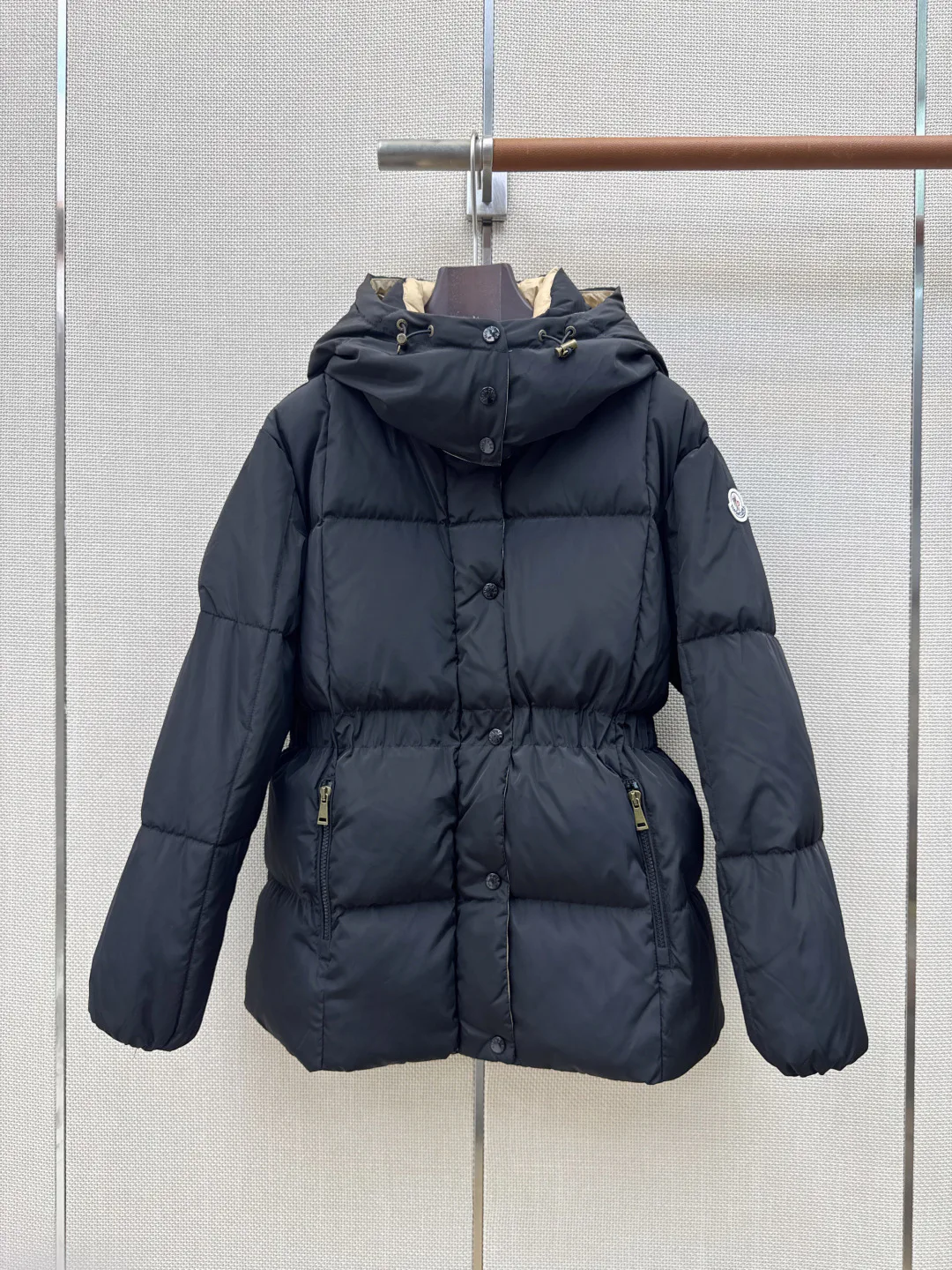 Women's Jackets And Down Jackets MONCLER 18225552