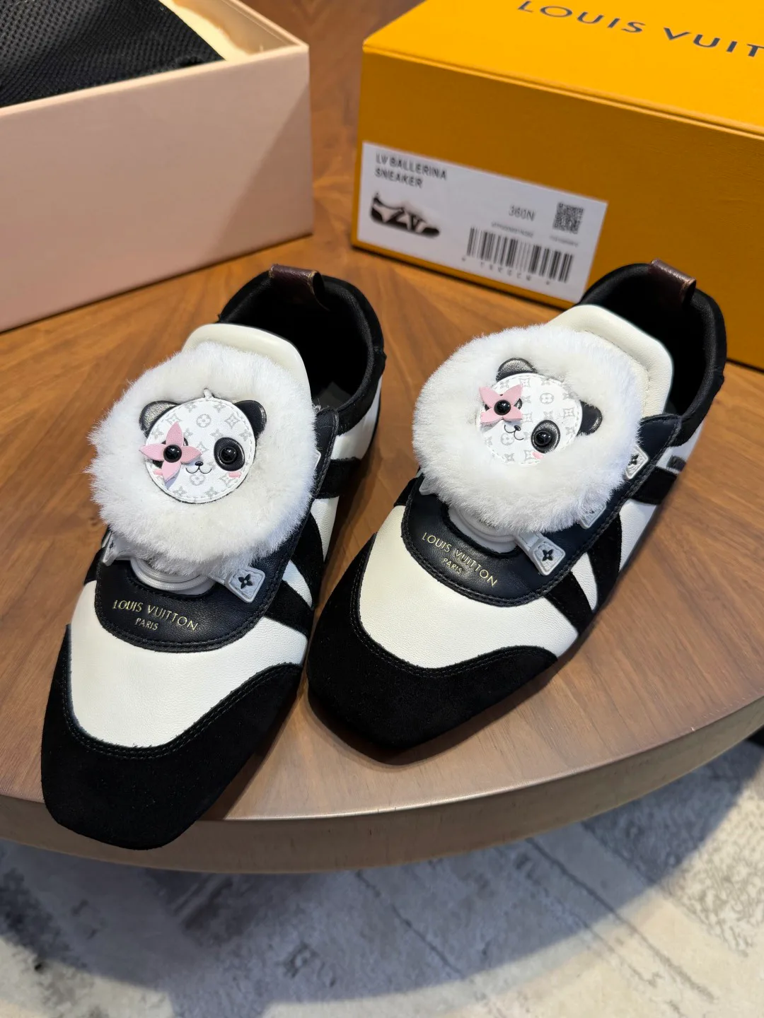 Women's Sneakers LOUIS VUITTON 18161998