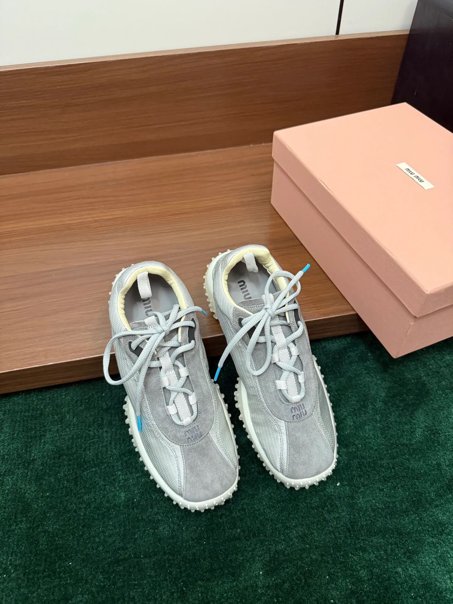Women's Sneakers MIU MIU 18042056