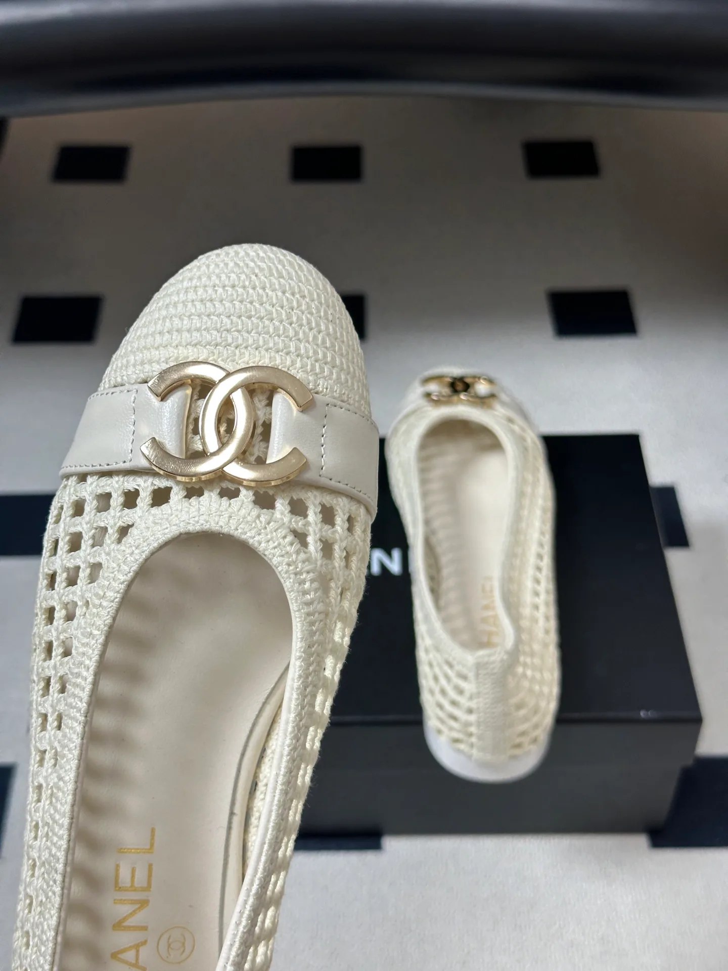 Women's Ballet Flats CHANEL 17403437