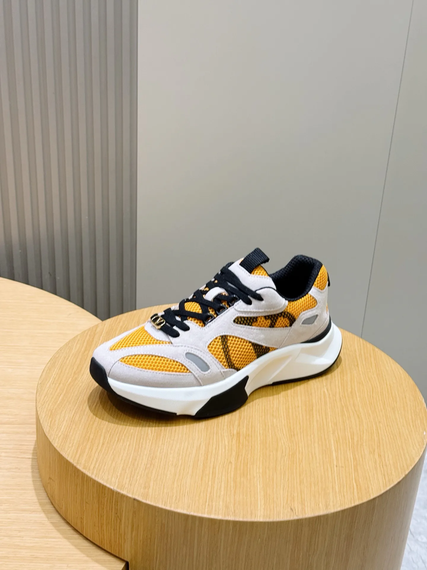 Men's Sneakers VALENTINO 18101559