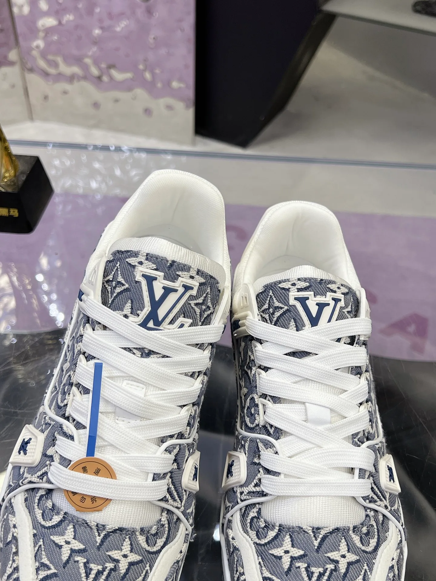 Women's Sneakers LOUIS VUITTON 17368600