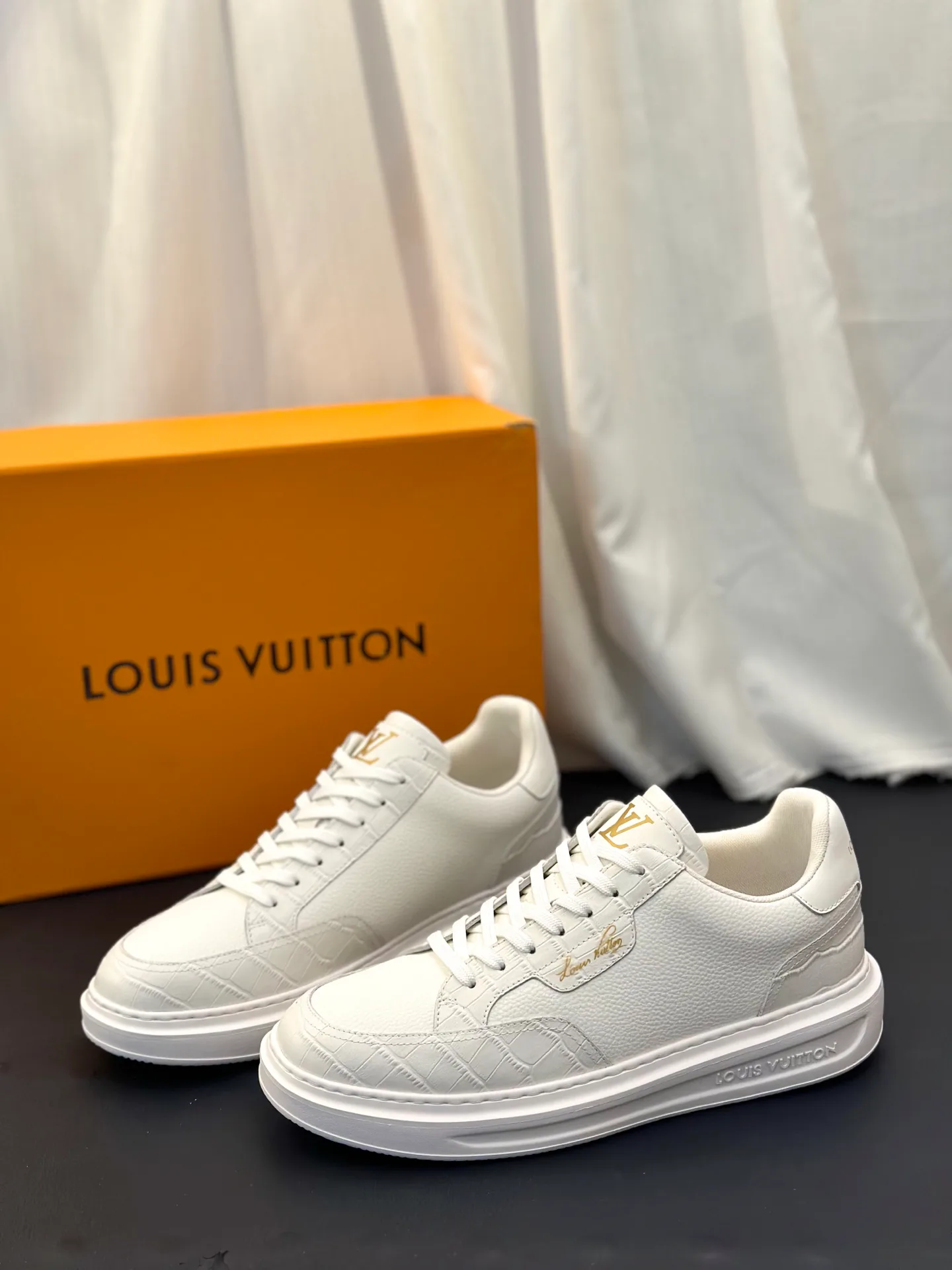 Кроссовки Мужские Louis Vuitton 18586716