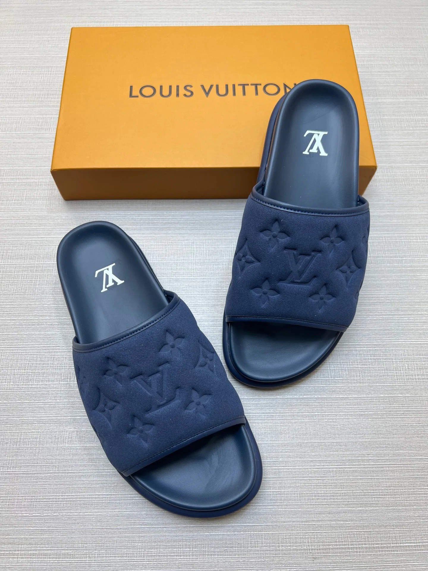 Women's Flip-Flops LOUIS VUITTON 18011812