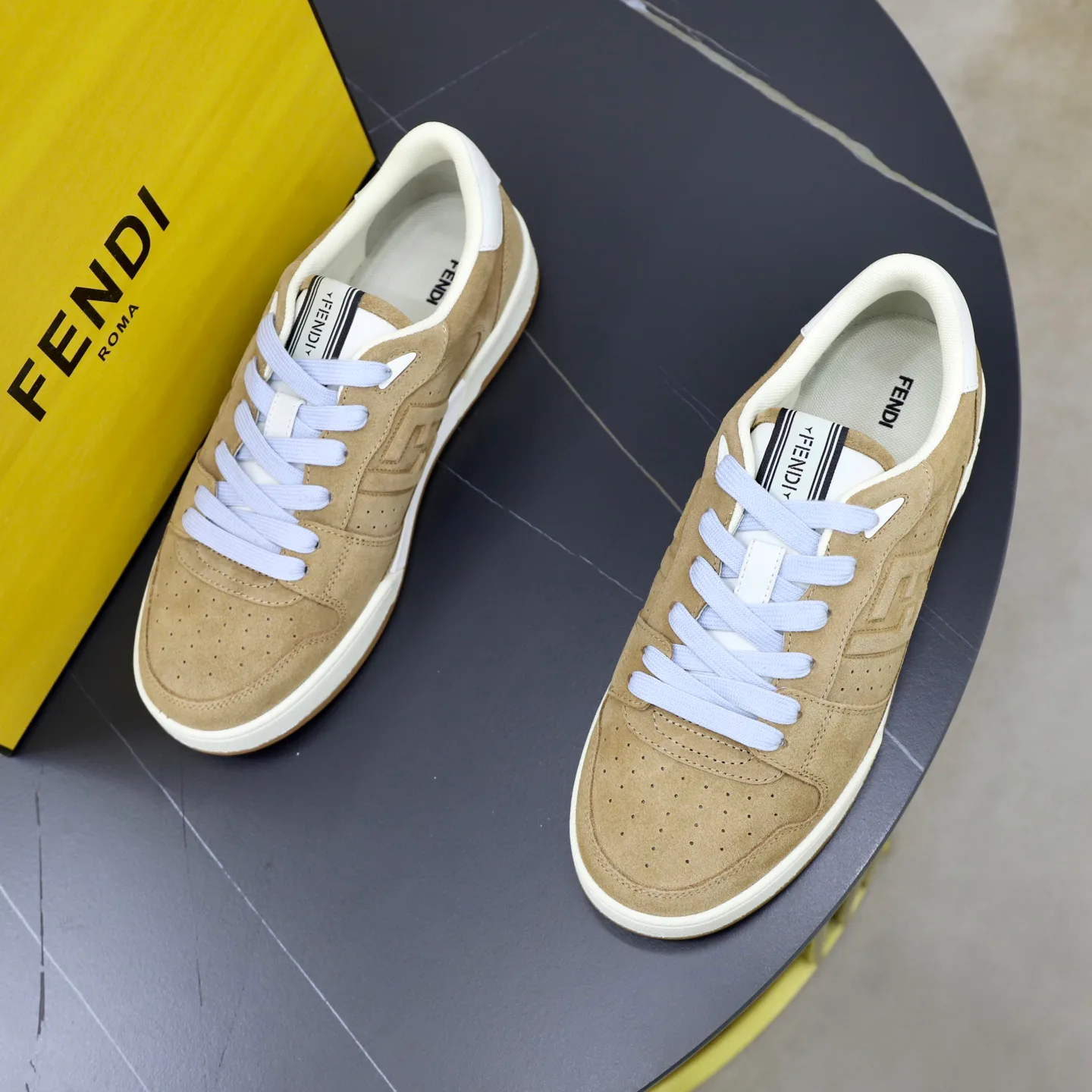 Women's Sneakers FENDI 18516277