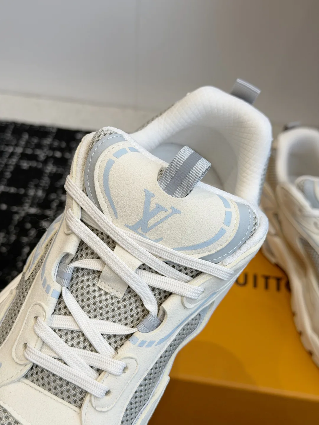 Men's Sneakers LOUIS VUITTON 17437988