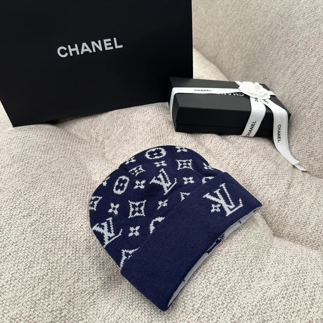 Hats LOUIS VUITTON 18074889