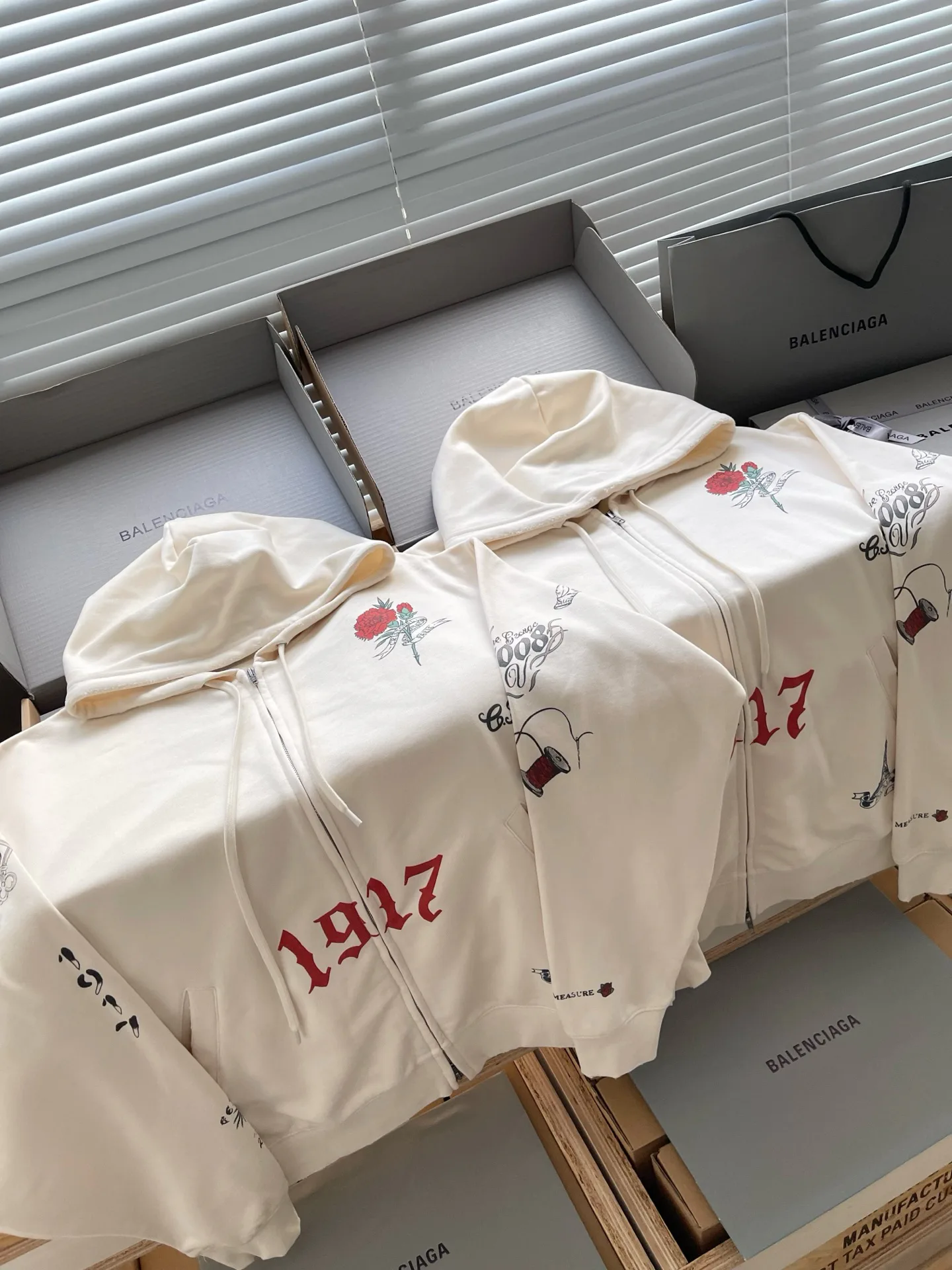 Men's Sweatshirts And Hoodies BALENCIAGA 18153416