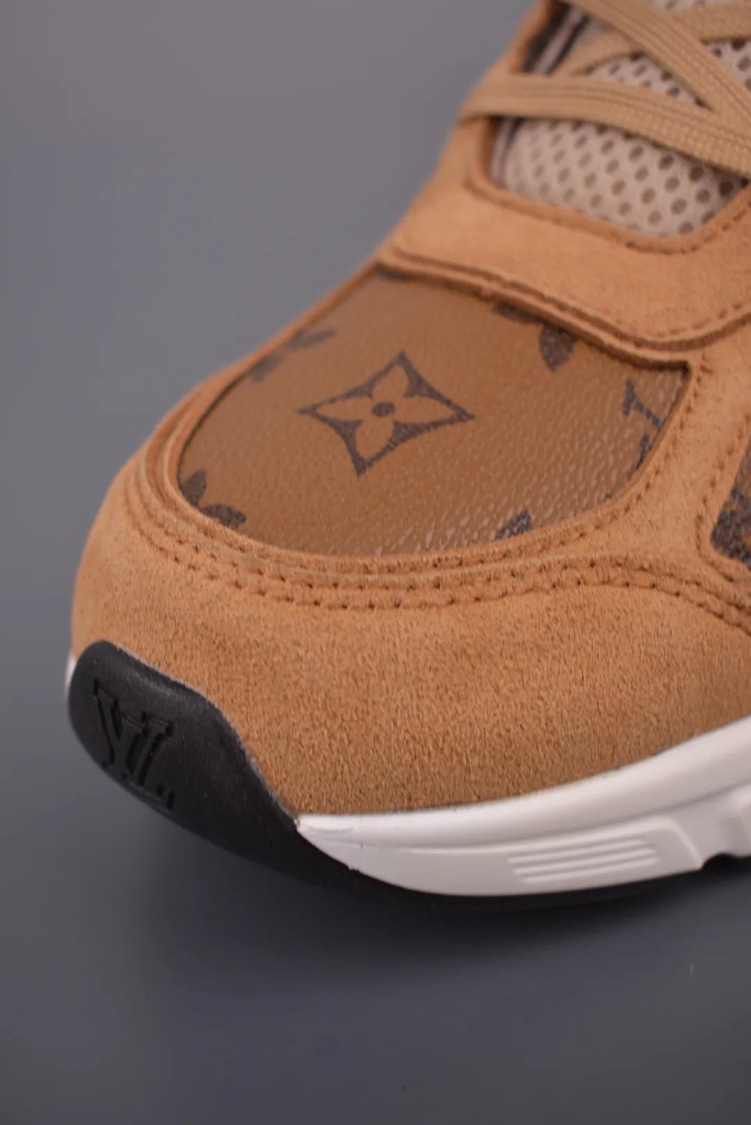 Men's Sneakers LOUIS VUITTON 17429974