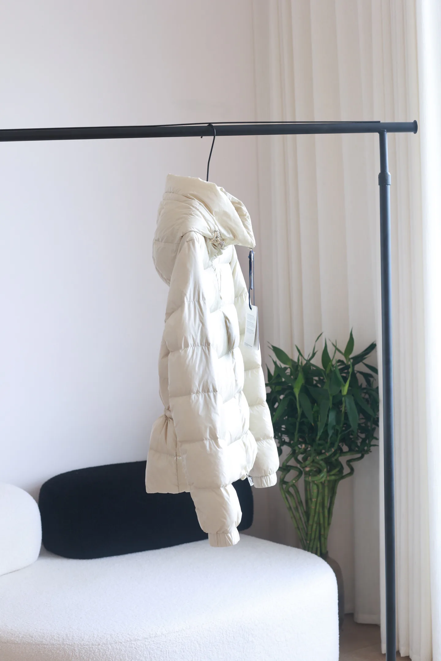Women's Jackets And Down Jackets MONCLER 18184492