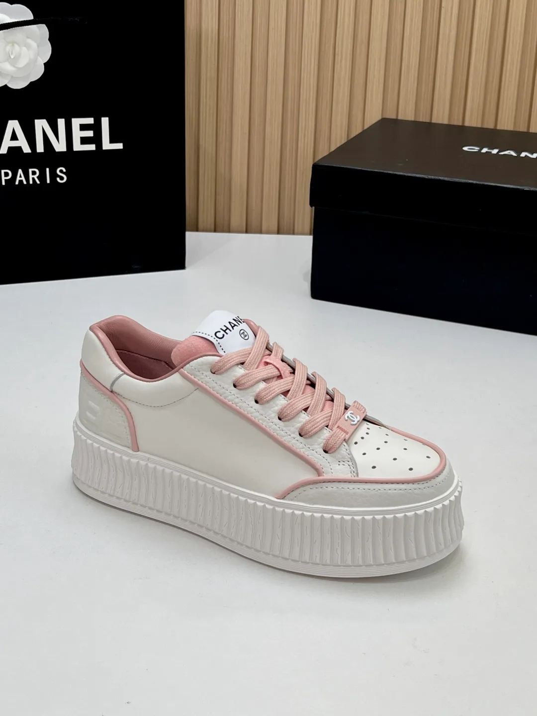 Women's Sneakers CHANEL 18367097