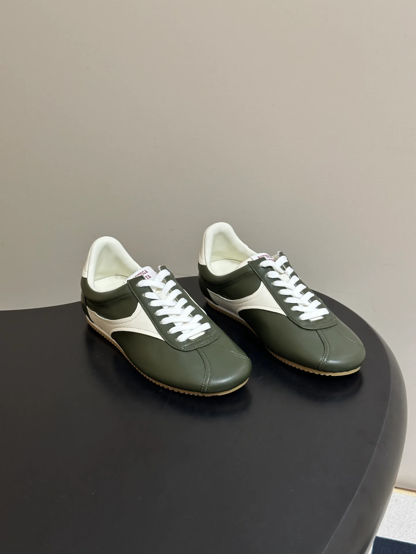 Women's Sneakers BOTTEGA VENETA 18070054