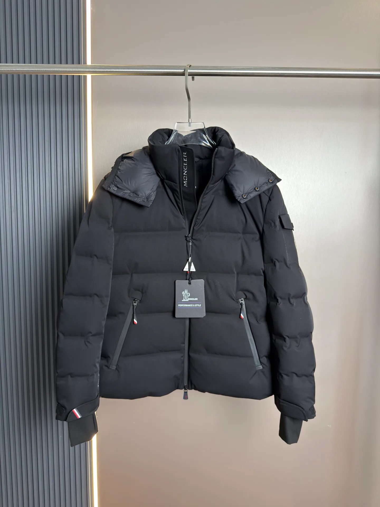 Women's Jackets And Down Jackets MONCLER 17915380