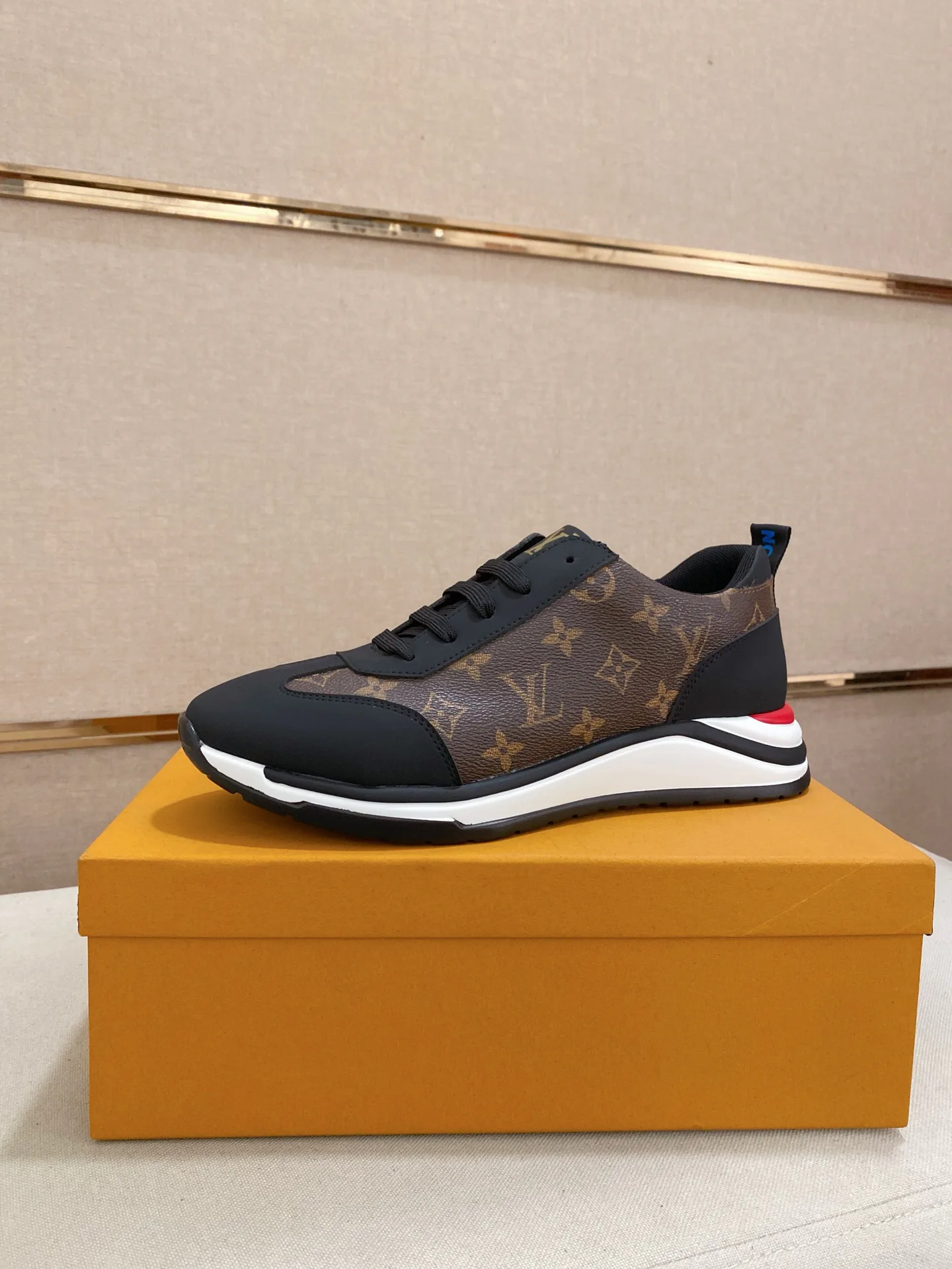 Men's Sneakers LOUIS VUITTON 17922579