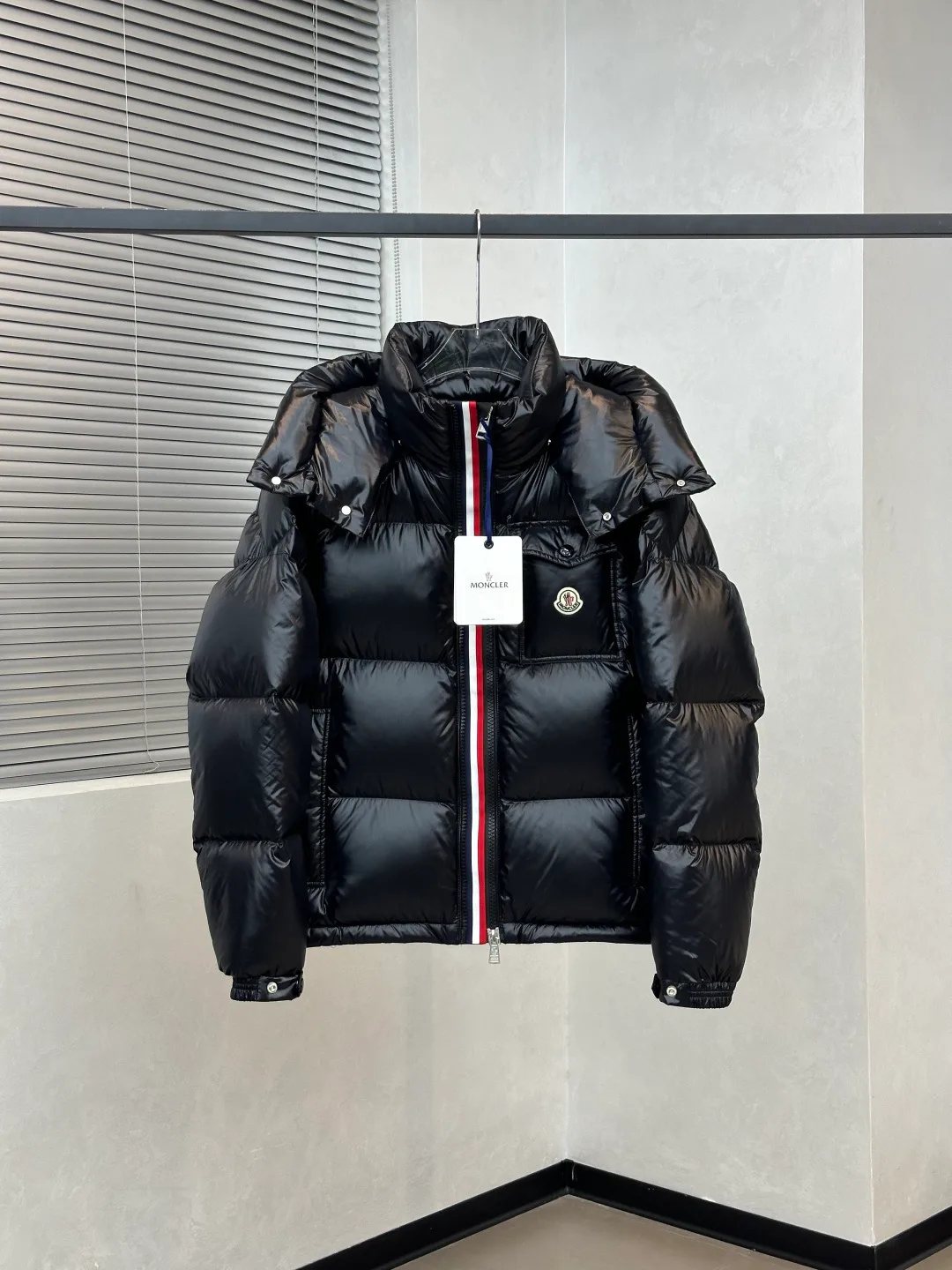 Women's Jackets And Down Jackets MONCLER 17865417
