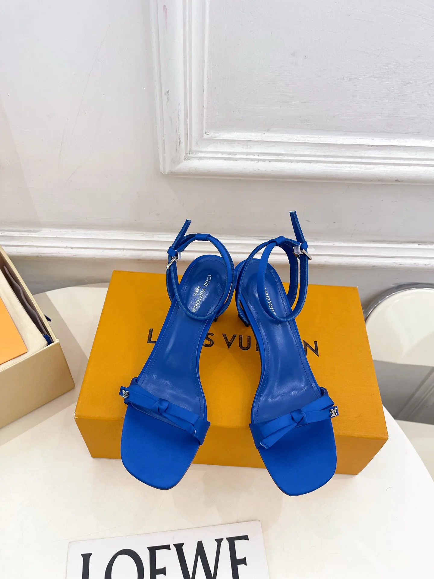 Women's Open-Toe Sandals LOUIS VUITTON 18034965