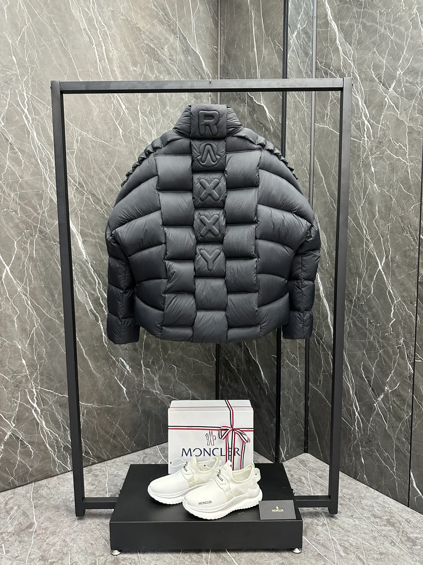 Women's Jackets And Down Jackets MONCLER 18130169