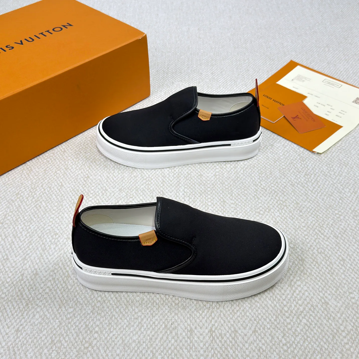 Men's Sneakers LOUIS VUITTON 18365147