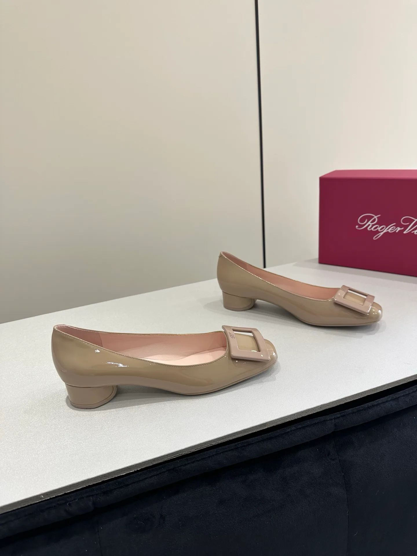 Women's Ballet Flats ROGER VIVIER 17624476