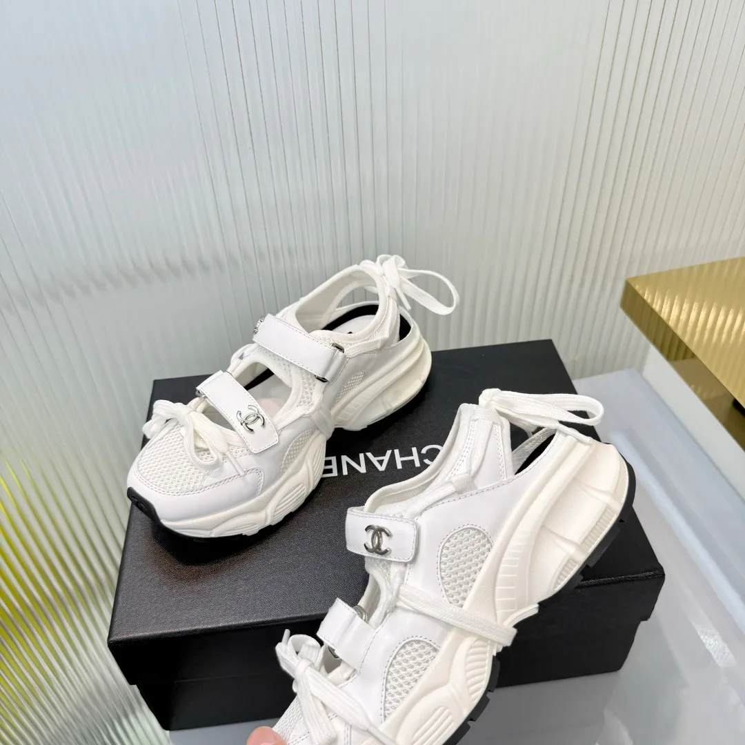 Women's Sneakers CHANEL 18366970
