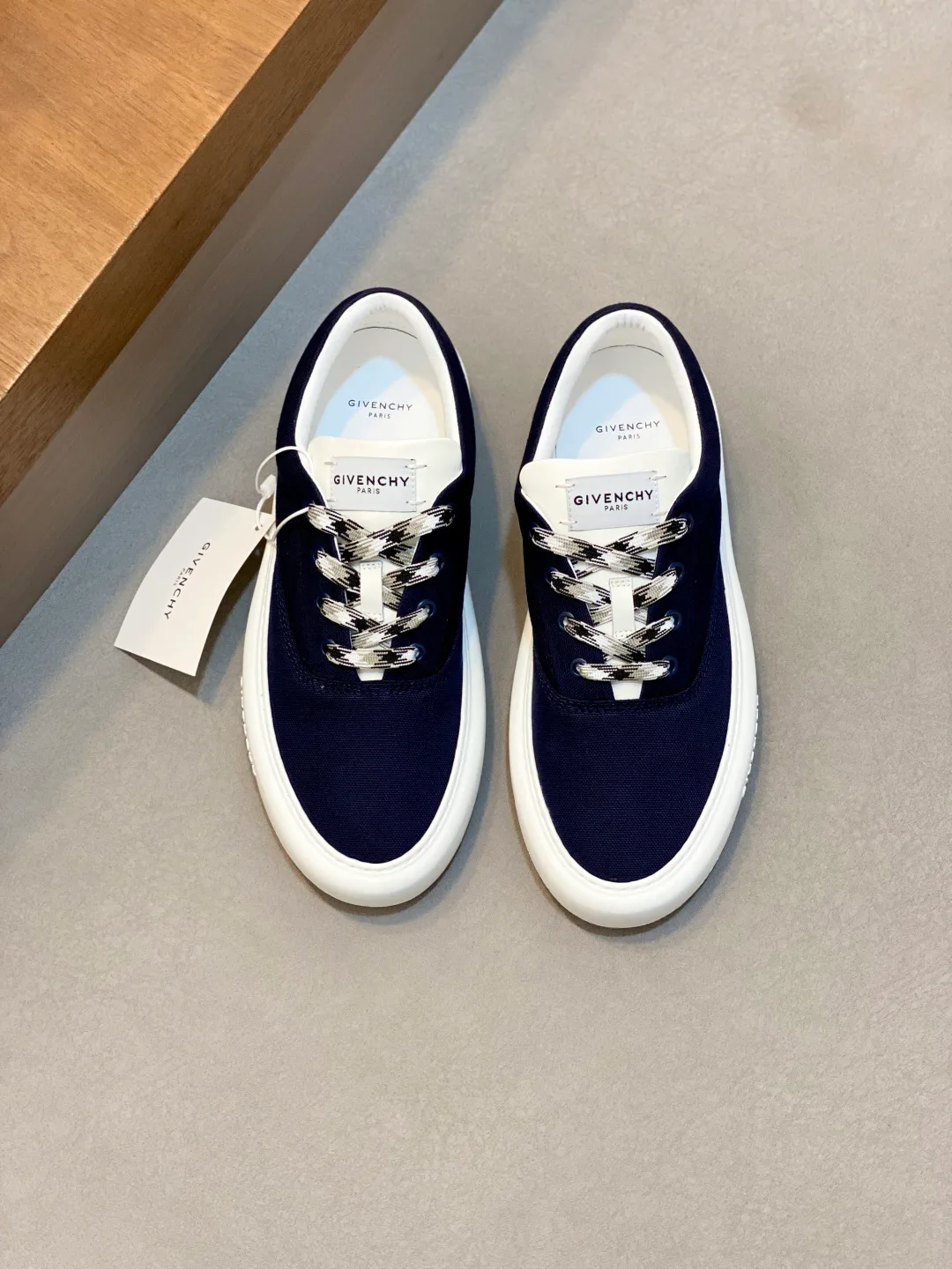 Men's Sneakers GIVENCHY 18449135