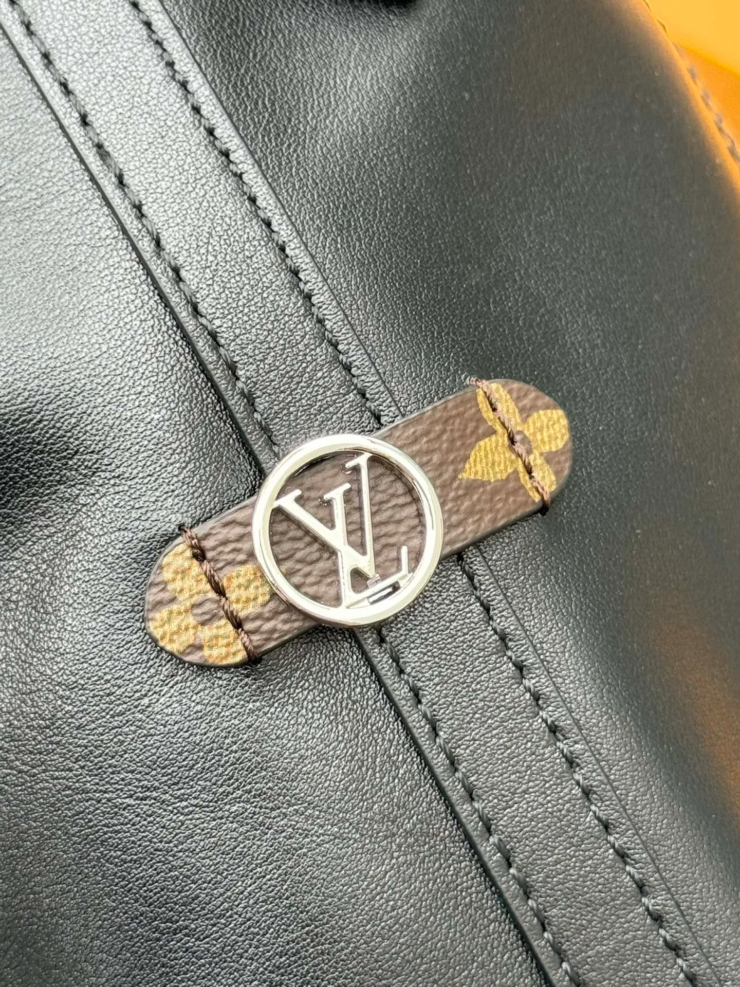 Women's Classic Handbags LOUIS VUITTON 18376379