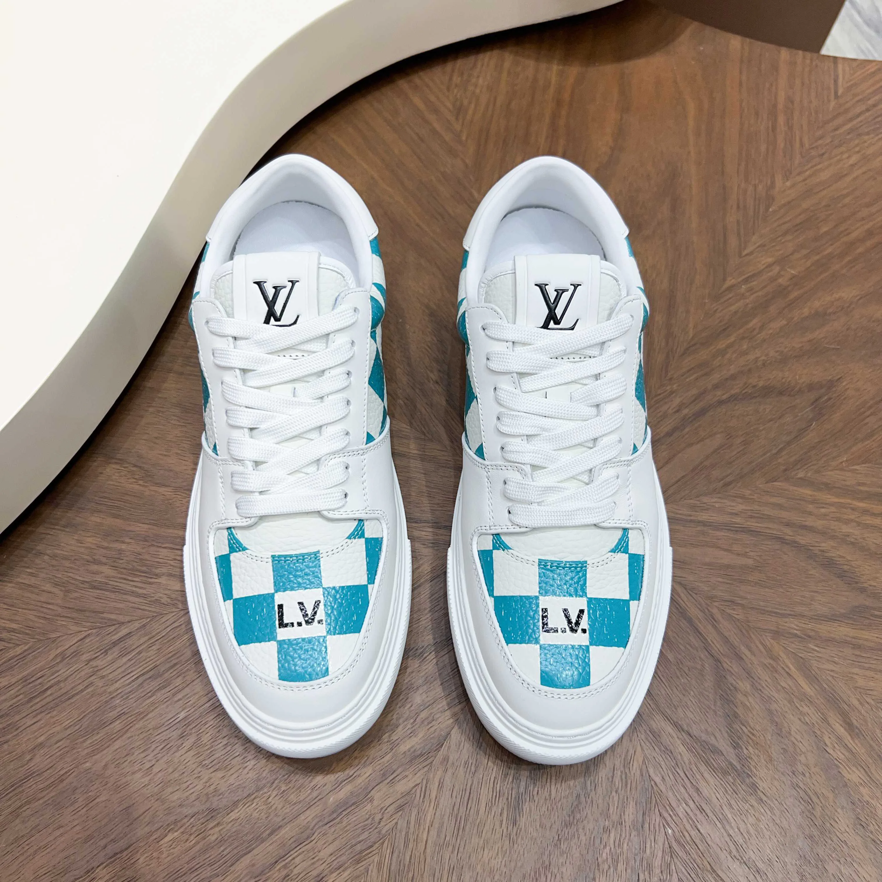Men's Sneakers LOUIS VUITTON 18117105