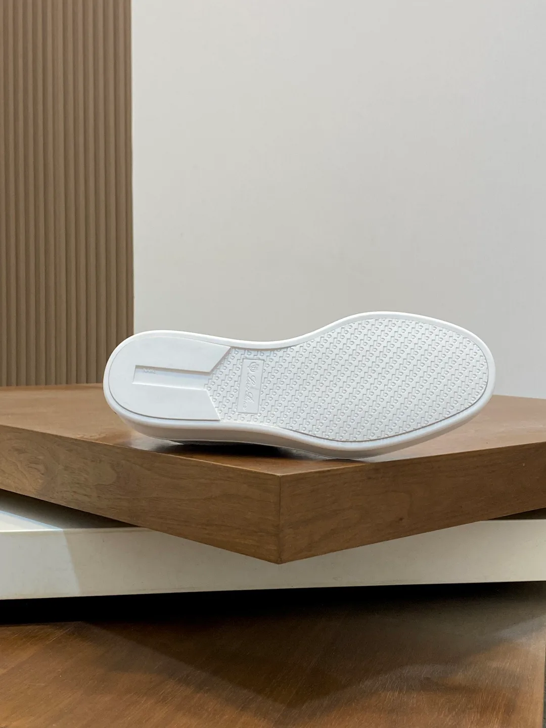 Men's Sneakers LORO PIANA 17646276