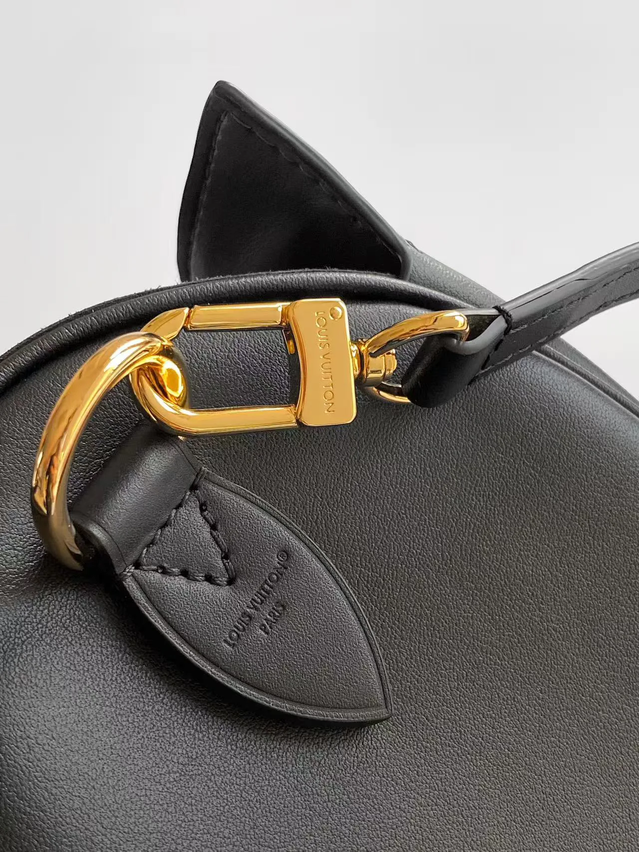 Women's Classic Handbags LOUIS VUITTON 18342253