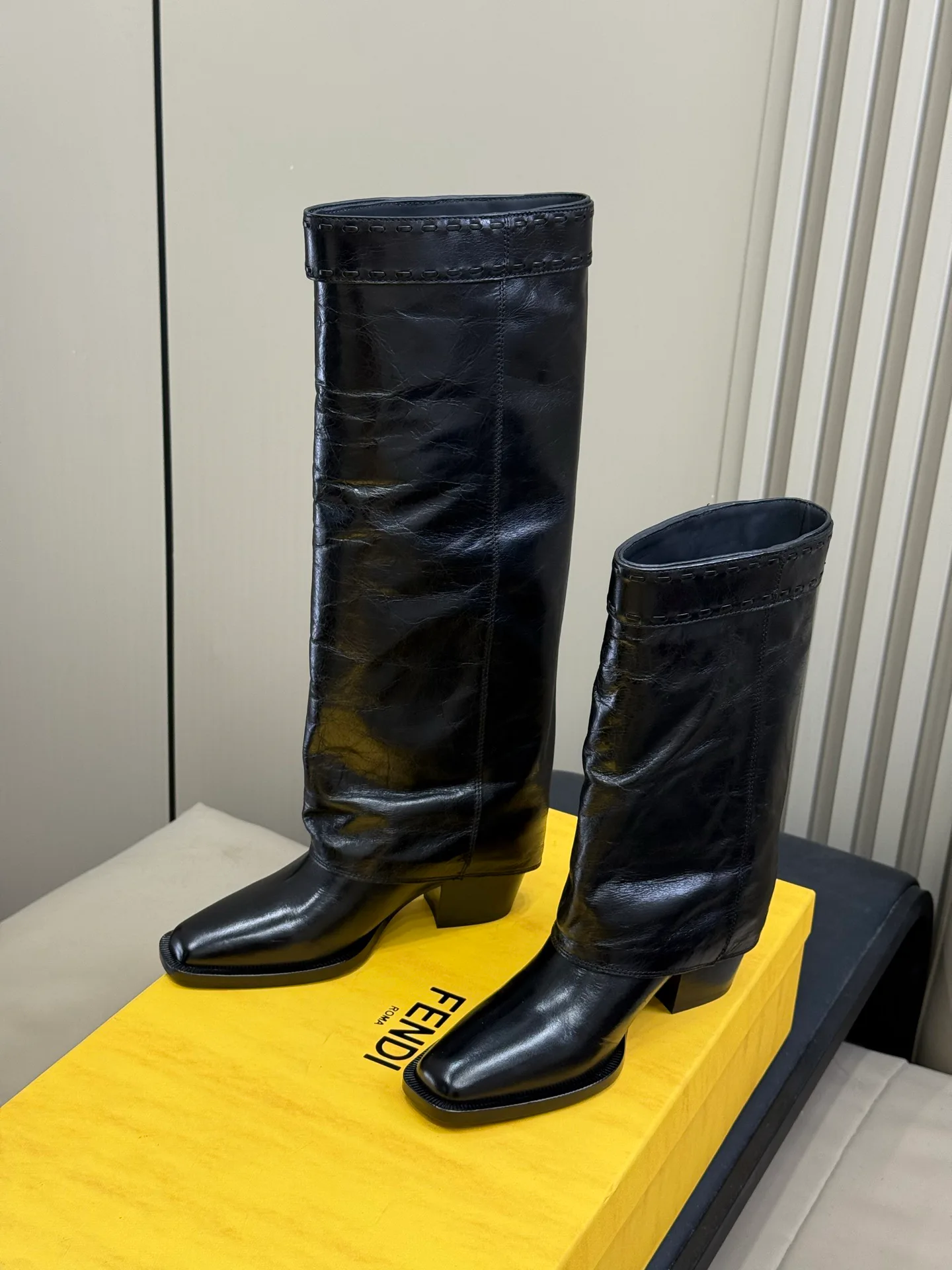 Women's Boots FENDI 18370130